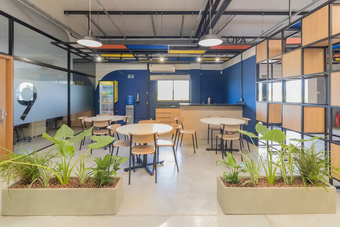 Ambiente interno da FLK Log&iacute;stica